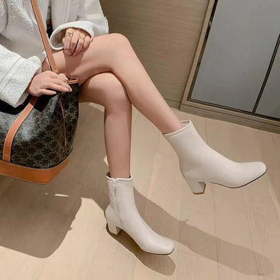 Winter Fashion: Round Head Plush Boots for Women Warm, Comfortable, Side Zipper Outdoor Wear